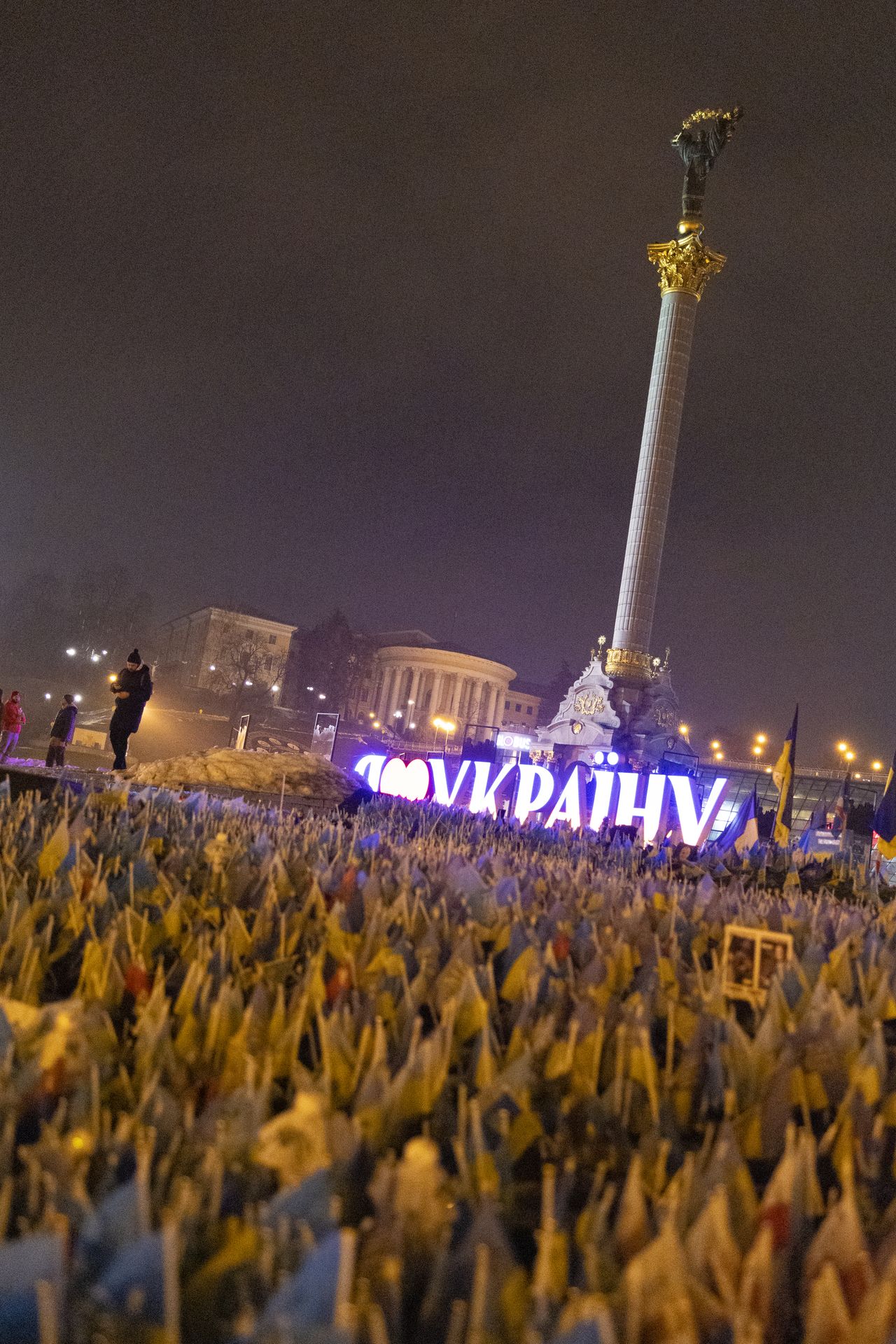 5 Q8 A4815 DS Kyiv flags of dead freedom sq